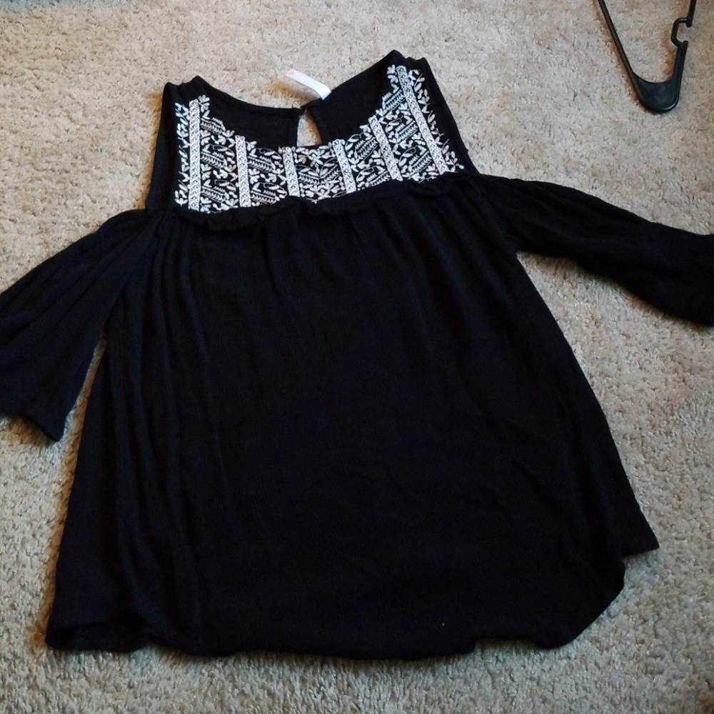 Fall off shoulder shirt